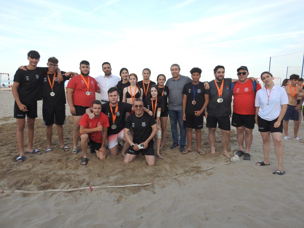El Club de Lluita Camp de Morvedre campeón de lucha playa y Bac.