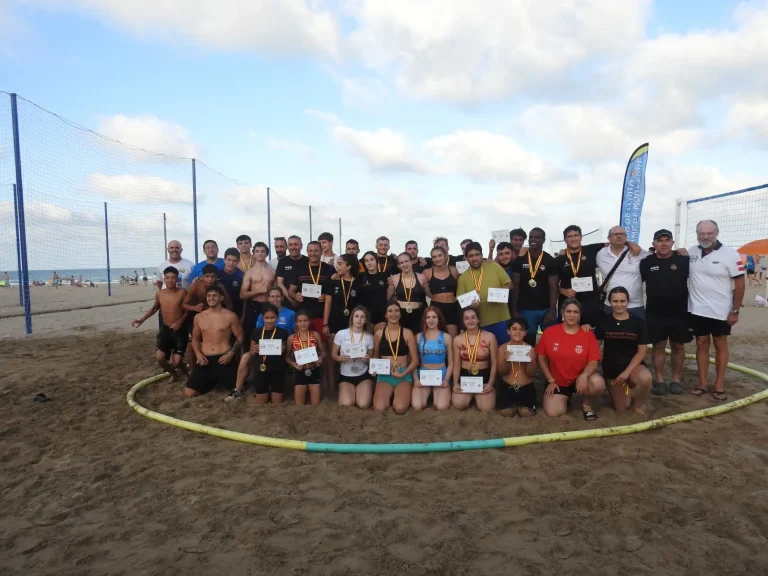 Club lluita Camp de Morvedre en lucha playa